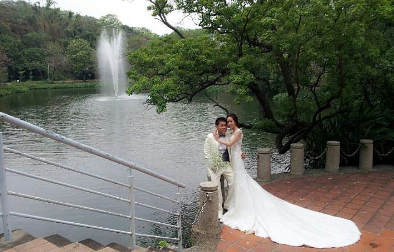 Ruskin和老婆是在中華大學念書時相識相戀，2人結婚時還到學校拍婚紗照。