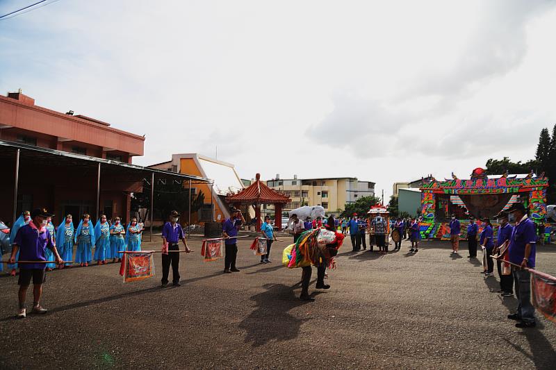 翁縣長贈匾大林天德寶宮妙修堂「正氣參天」