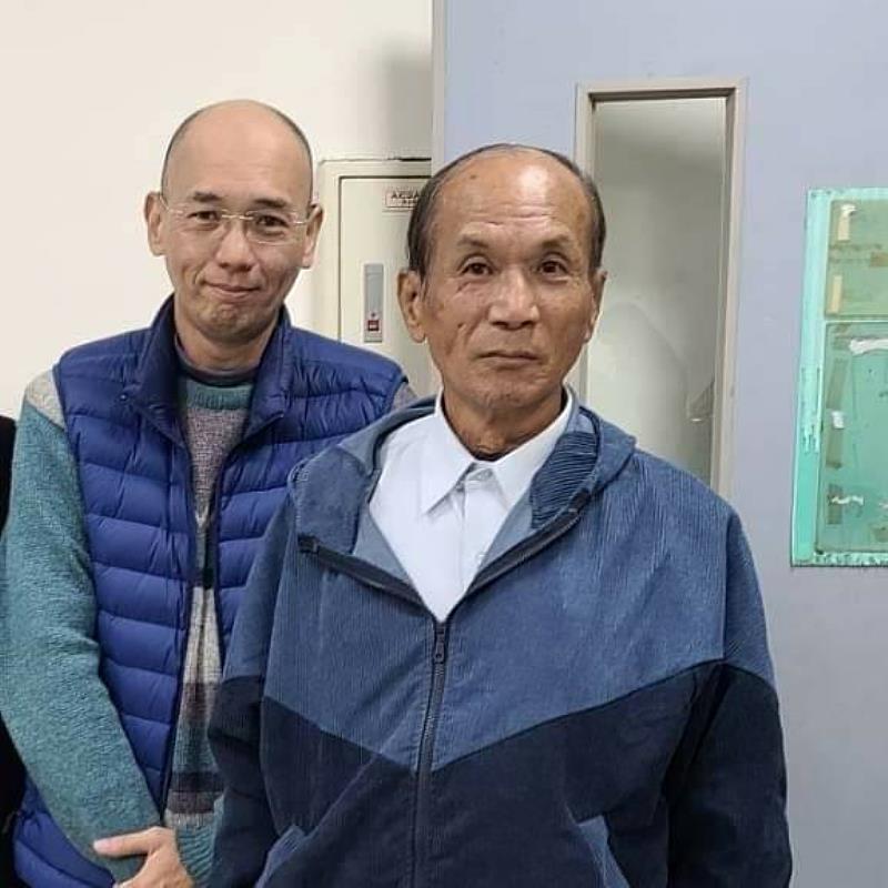 高碩彥(左)與房管系鄭明安副教授擁有深厚的師生情誼