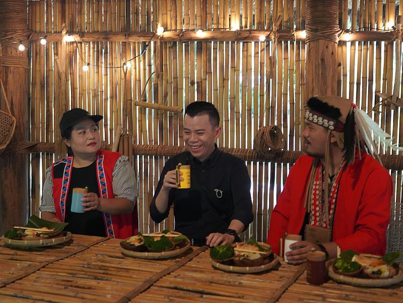 全台僅此一家！米其林級嘉義鄒族水上夢幻餐廳