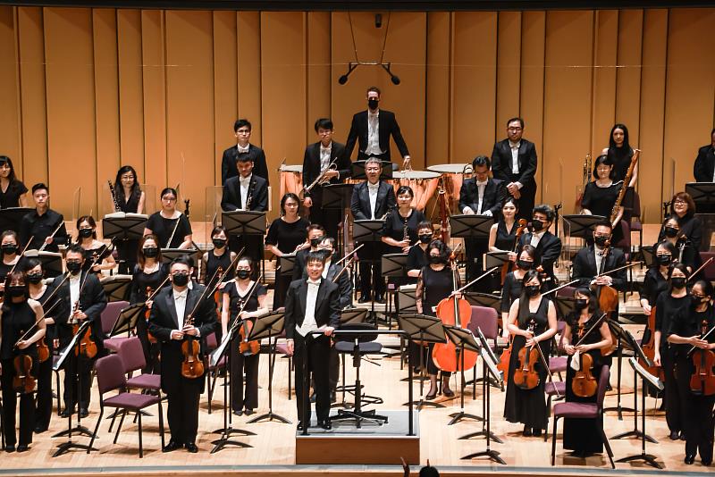 NTSO首席客席指揮上次來台於2021年11月與國臺交巡迴屏東等地演出