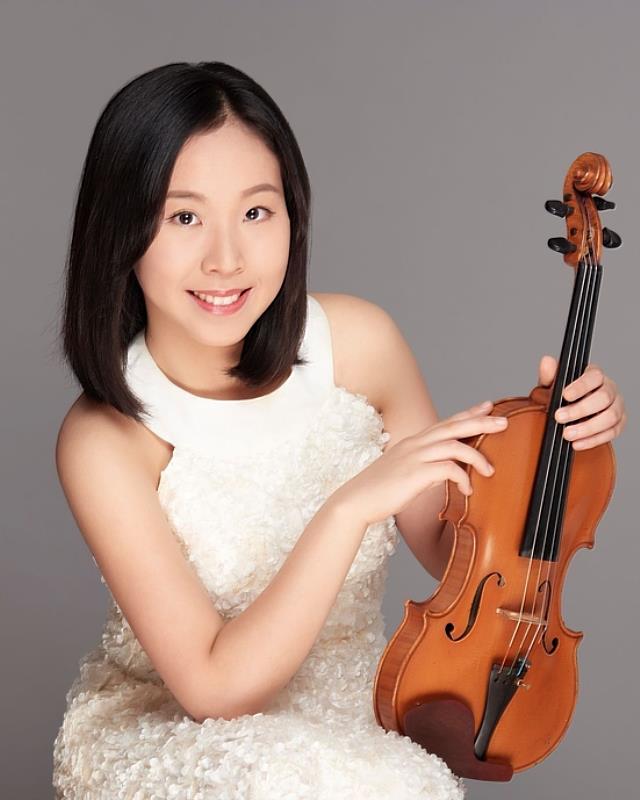 曾獲比利時國際小提琴大賽首獎的年輕小提琴家丁章媛將與國臺交於臺中歌劇院及衛武營音樂廳合作演出布魯赫小提琴協奏曲