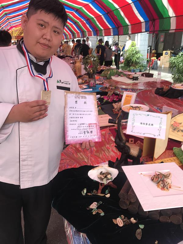 林偉豪參加2020高雄易牙美食節第23屆全國美食文化大展榮獲銀牌獎