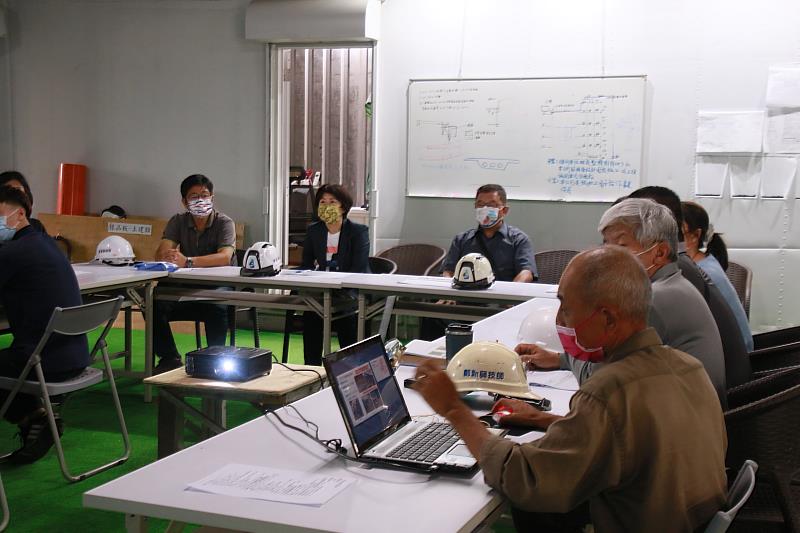 饒慶鈴縣長視察臺東縣圖書館中心興建工程  肯定進度超前並要求工程品質