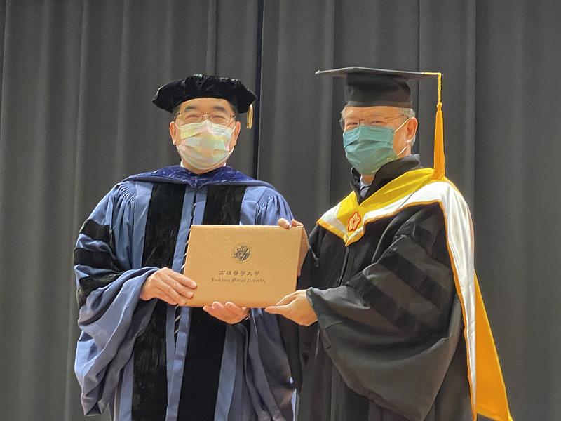 高醫大頒授名譽博士學位給中央研究院院士江安世