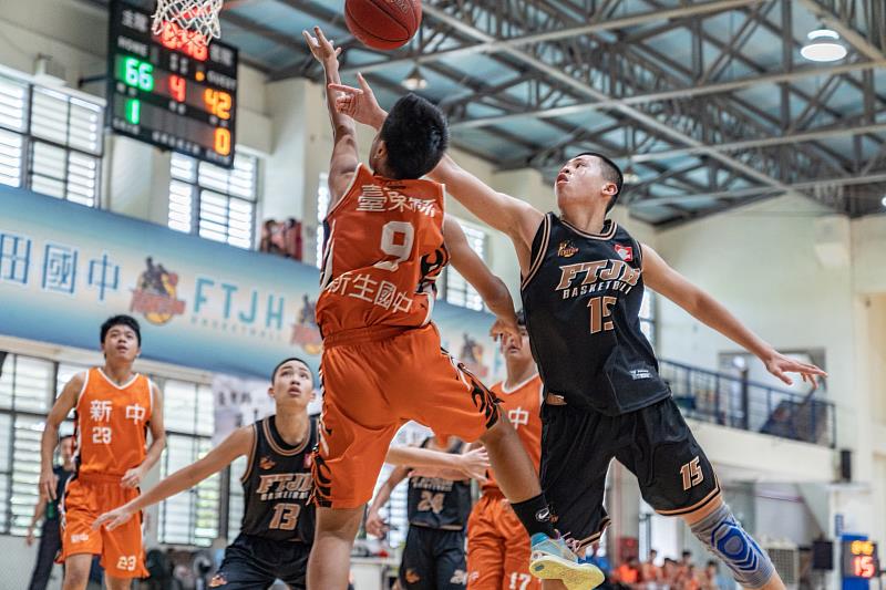 臺東「品學盃校際籃球對抗賽」冠軍戰登場 饒慶鈴：賽事中培養品格及凝聚團隊向心力