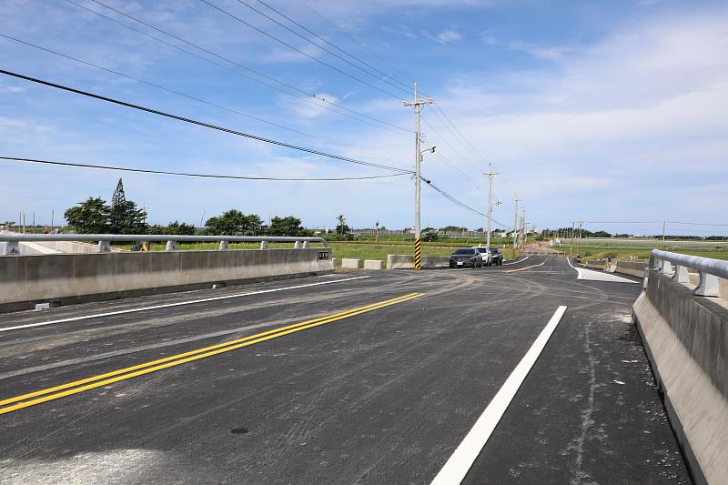 翁縣長視察布袋鎮江菜橋 預定6月中通車