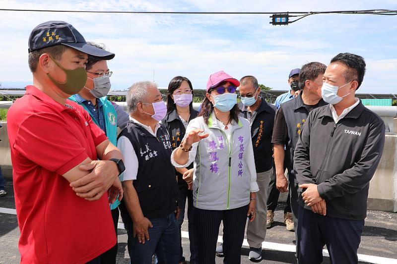 翁縣長視察布袋鎮江菜橋 預定6月中通車
