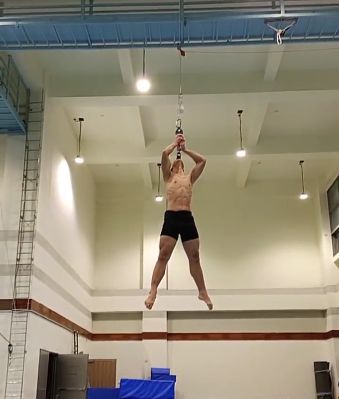 倪華恩同學是臺灣第一位咬口特技演員演員。