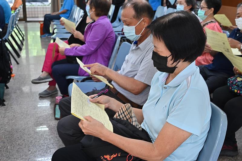 111年度臺東縣長青學苑2.0線上報名開跑 開心帶專屬設計書包、帽子上學去