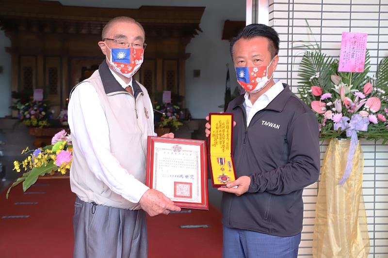 榮民聯合安厝晉塔典禮 翁章梁出席表達追思