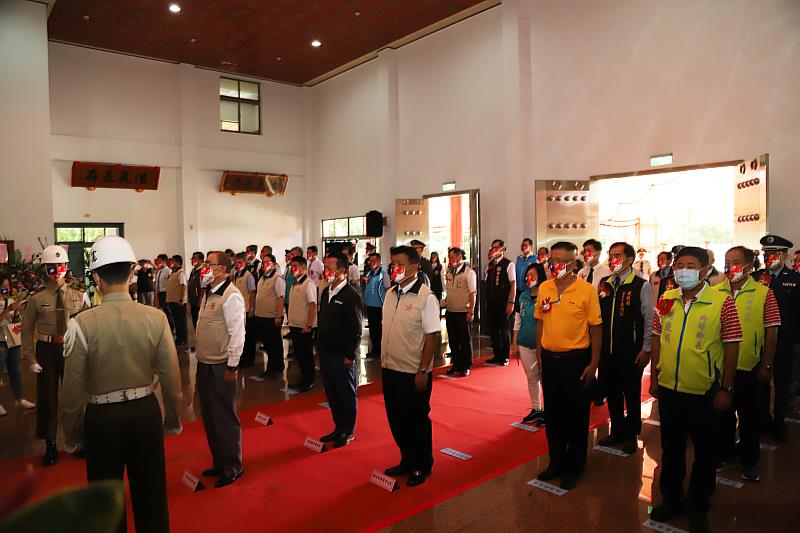 榮民聯合安厝晉塔典禮 翁章梁出席表達追思
