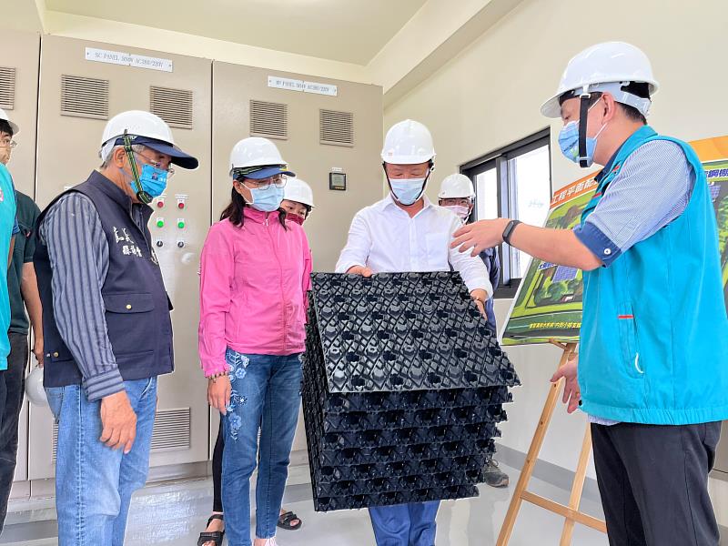 翁章梁視察布袋鹽管溝水質淨化場 預計11月試營運改善廢汙水問題