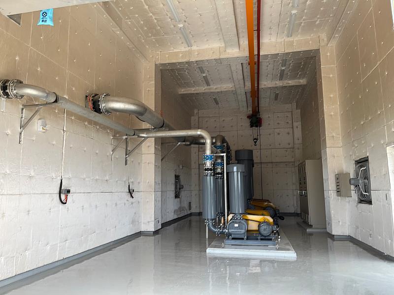 翁章梁視察布袋鹽管溝水質淨化場 預計11月試營運改善廢汙水問題