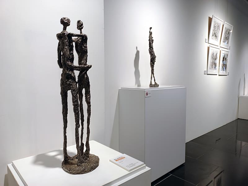 《生命是一段感知的旅程-蒲宜君雕塑繪畫展》蒲宜君∣戀人系列之2∣2012∣不鏽鋼∣66x20x17cm