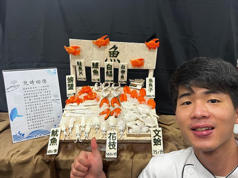 景文科大餐飲系趙健璋榮獲餐飲藝術類金牌，並獲全場最高分小金人獎座。