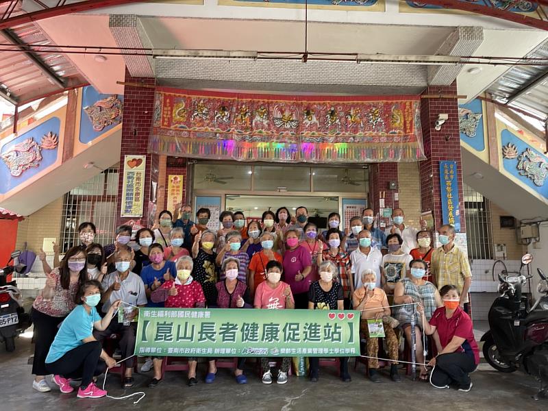 崑大樂活學程進駐臺南永康西勢社區設立「長者健康促進站」，吸引社區長輩報名