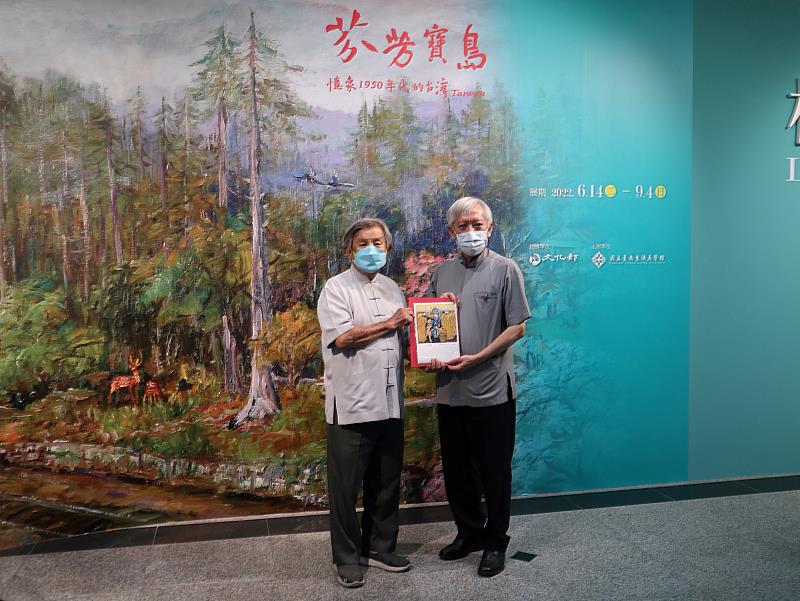 林智信老師致贈國美館梁永斐館長簽名畫