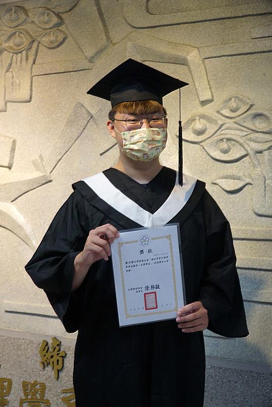 大葉大學護理系鄭乃榮同學獲頒台灣護理學會獎學金