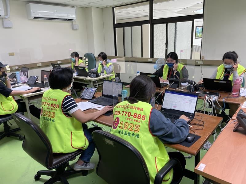 關懷中心主動call out化解健康危機，累計通話逾16萬通
