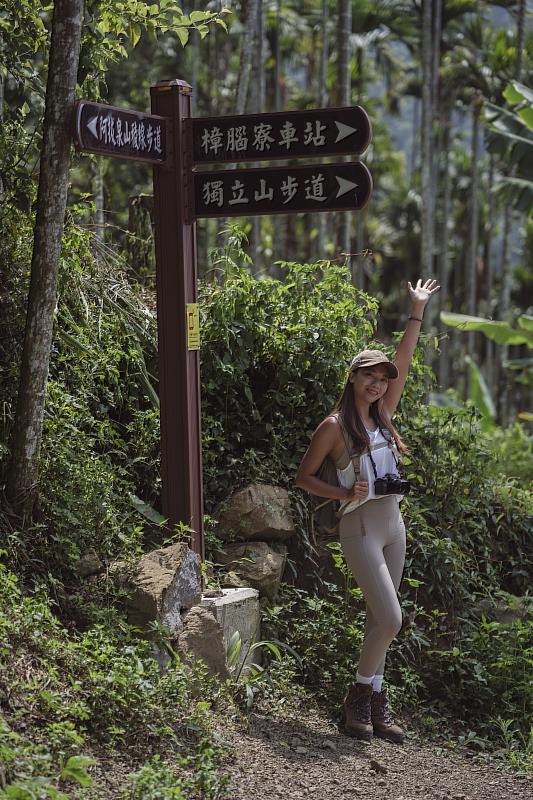 嘉義又有女神來報到！野系正妹Gina朝聖阿拔泉步道