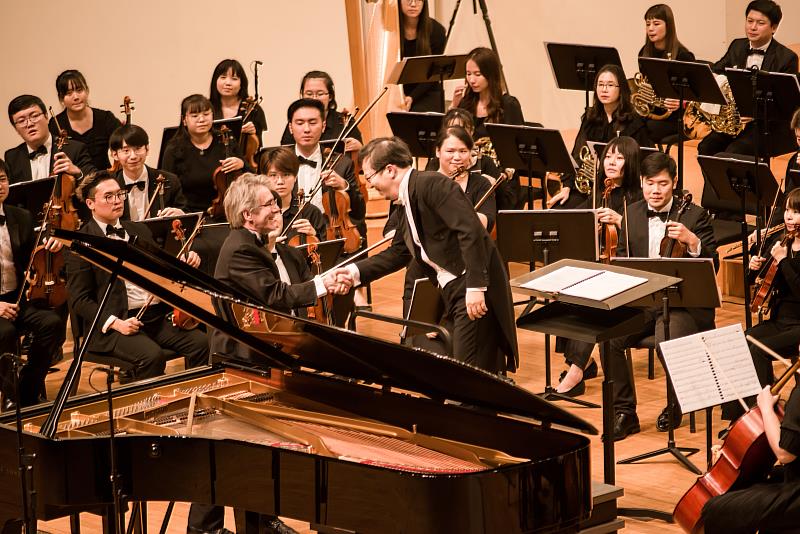 「聲聲不息」音樂會首邀TASO台灣藝術家交響樂團同台共演，七月前進台南。圖／聯合數位文創提供