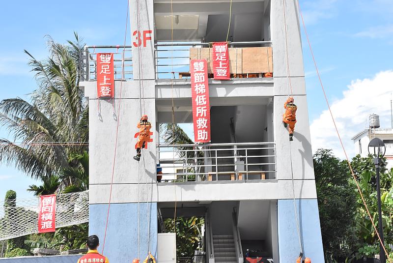 守護縣民安全 臺東縣消防救助隊第8期訓練結訓 饒慶鈴：明年續調超勤津貼為警消加油