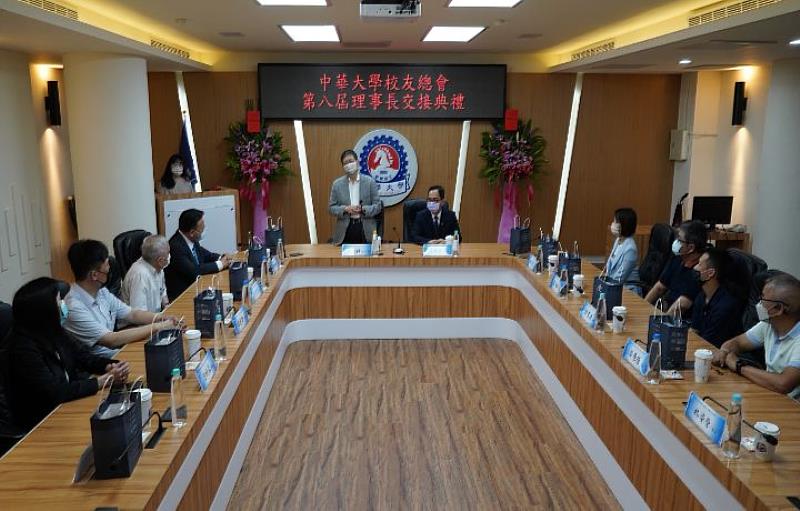 楊文科卸任中華大學校友總會理事長後，仍將擔任榮譽理事長一職。