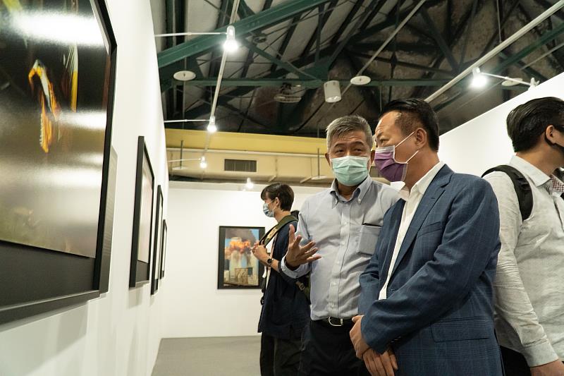 現場深受得獎作品啟發，建議現今執政者都前來觀看歷史的紀錄