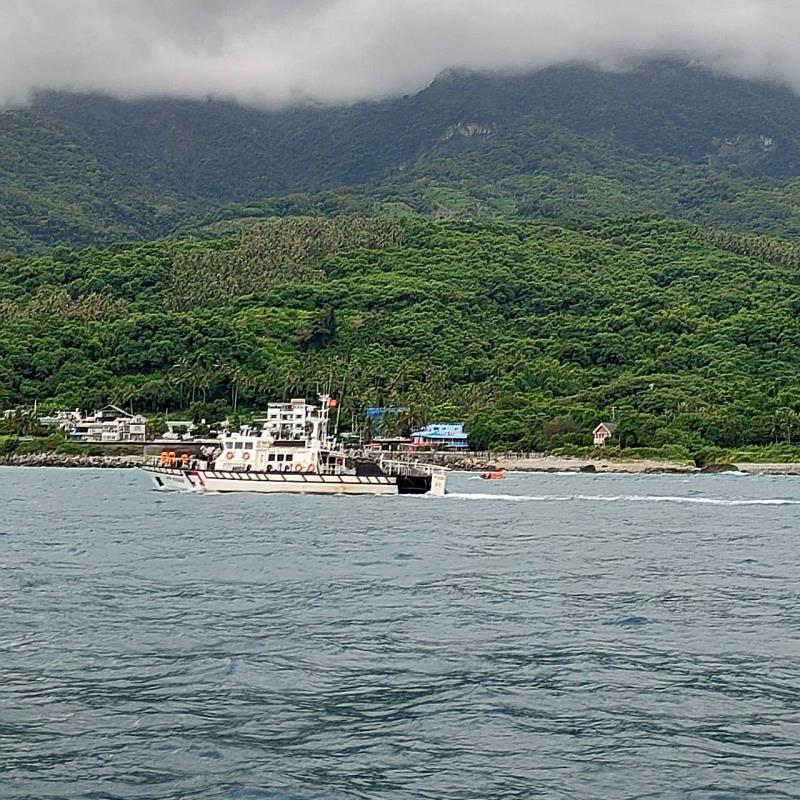 第十五海巡隊派艇救援