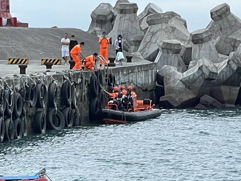 小艇安全載運至新蘭漁港