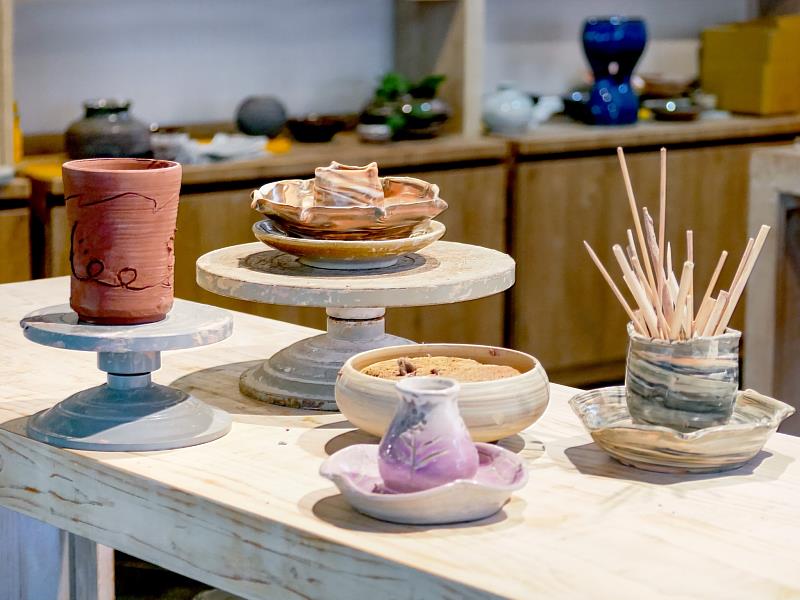 《釉綺工作室》陶藝家施景南(阿南師)親自駐點∣FUN暑假，玩陶賞陶樂趣多