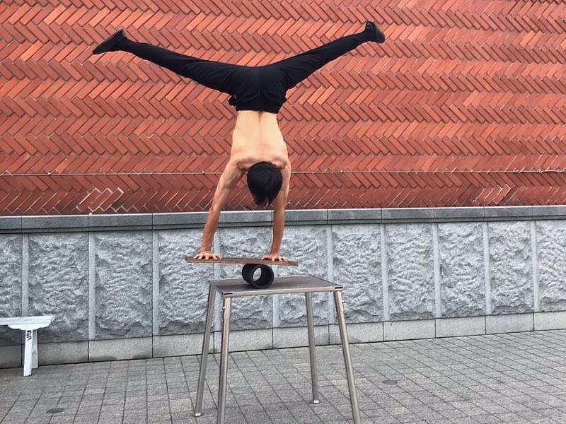 《大苗力特技團》空中晃管極限特技∣苗栗特技王子(天榮)，空中倒立劈腿驚險刺激