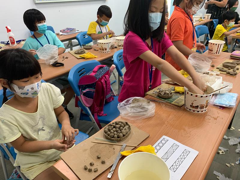 救國團辦理小小博士夏日兒童成長營 不景氣會過去，孩子的成長不能重來