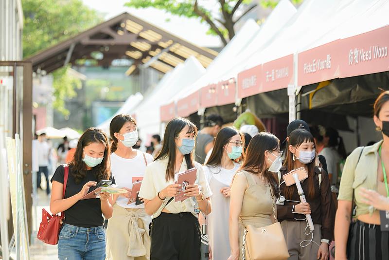 全台首創「女力節」於南港瓶蓋工廠周末登場，含展覽、互動測驗、市集與派對，開展前售出3,000門票，估計周末湧入破萬人次