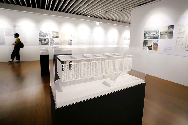 東海大學學生活動中心倒傘計畫案模型