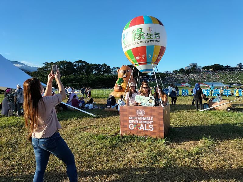永續升級 結合熱氣球活動推廣全民綠生活 臺東環保局邀請民眾打卡體驗