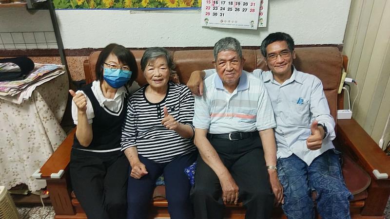 聽寶提供家訪調整的服務，屏東店的用戶曾先生表示聽寶的服務像家人，也像朋友一樣話家常，感覺很貼心！