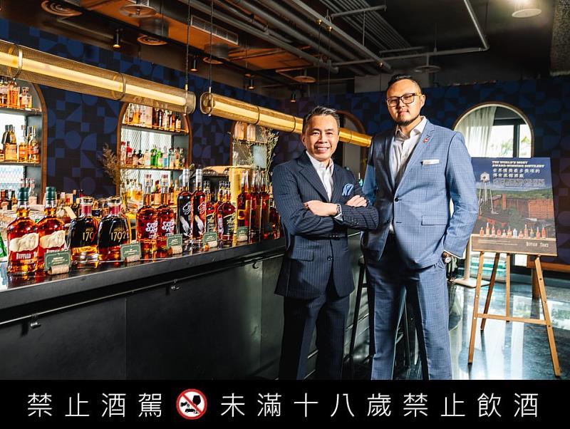 Figure 1: The Bond & Royal series of Buffalo Trace Distillery officially debuted, and the premium spirits portfolio is represented by DXCEL Taiwan.  Malcolm Tan (L), General Manager DXCEL and Alex Chang (R), Buffalo Trace Distillery Brand Ambassador.