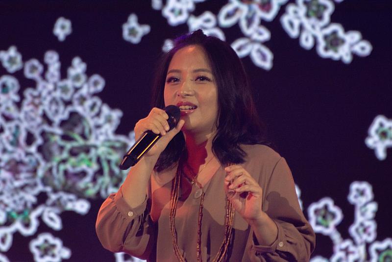 排灣族女歌手禛禛精彩演唱。客傳會攝