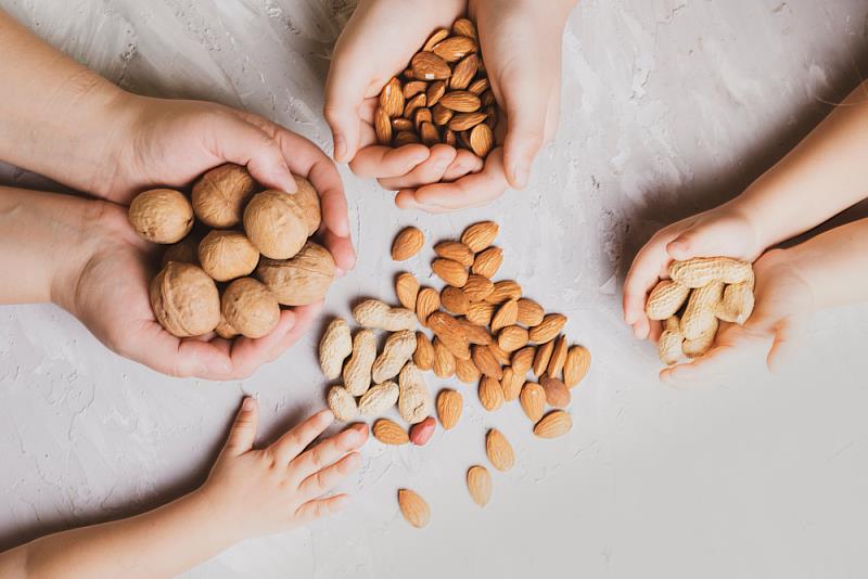 國人維生素E攝取不足，建議每天攝取足夠堅果來補充維生素E