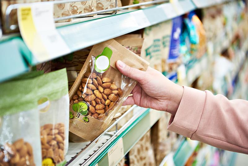購買堅果建議挑選小包裝、具低溫冷鏈、填氮、脫氧等程序的產品才較保鮮