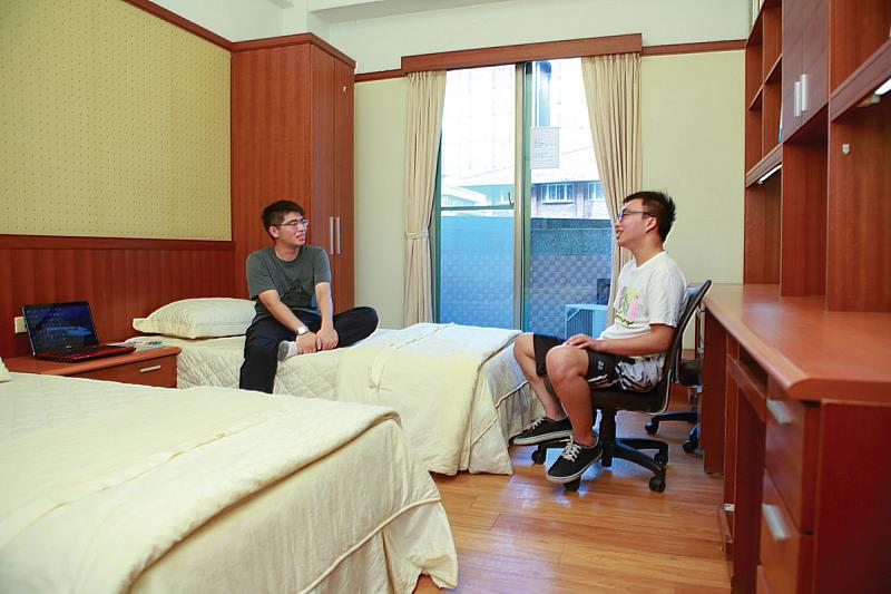 義守大學提供約6800個床位的五星宿舍，寧靜慢活的氛圍，讓學習不受打擾(資料畫面來源：義守大學提供)。