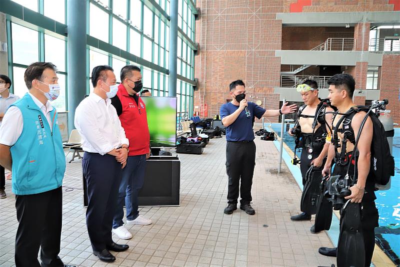 慰勉消防局潛水複訓 翁章梁承諾明年起超勤津貼提升至1萬7千盼議會支持