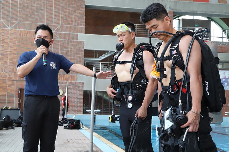 慰勉消防局潛水複訓 翁章梁承諾明年起超勤津貼提升至1萬7千盼議會支持
