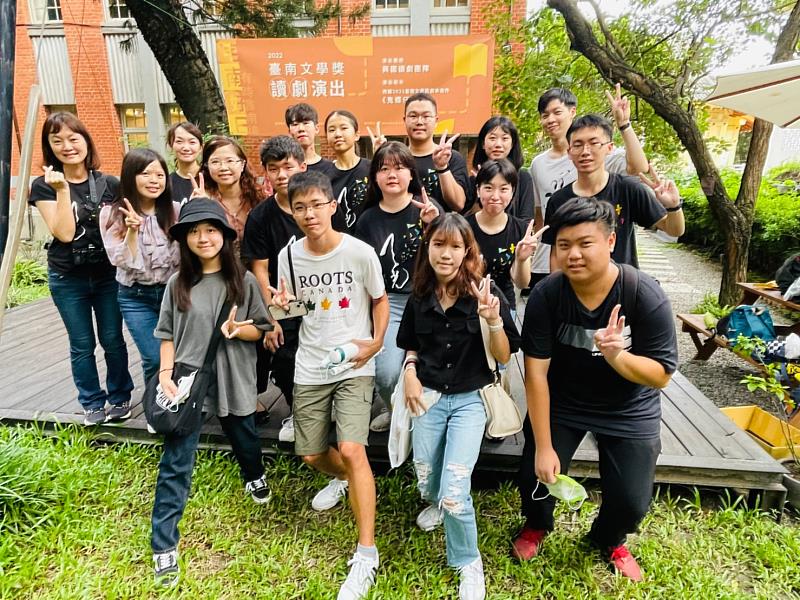 興國高中讀劇團隊今年邁入第5屆，當天表演也吸引前幾屆學長姊到場觀賞。