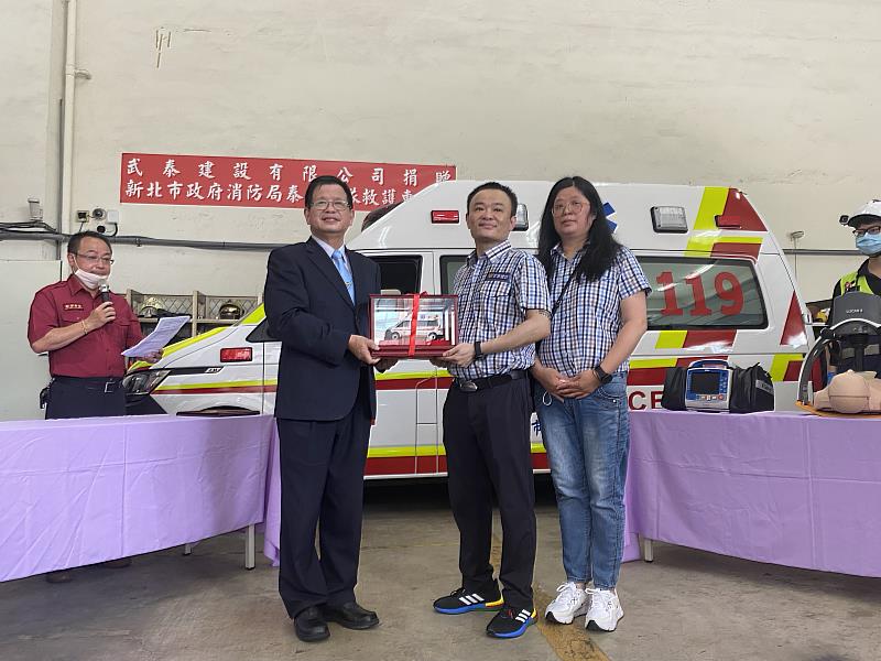 李振吉先生深根泰山，在父親李礽琬先生的引領下學習建築相關事業，並於109年創辦武泰建設，以專業、品質、誠信，深獲地主信賴，致力都市更新、自辦重劃與合建。李振吉董事長表示父親已辭世，感念父親在背後當自己的後盾，也感謝泰山居民一直以來對武泰建設的支持，讓武泰建設今日有所成就。基於「取之社會、用之社會」理念，將這份愛回饋社會並服務人群，遂贈予消防局泰山分隊高頂救護車1輛，提升泰山區緊急救護量能，幫助極需緊急救護的傷病患。