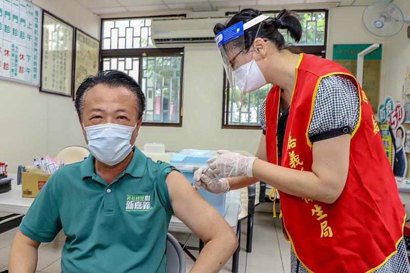 嘉縣公布498人確診 翁章梁今接種第4劑