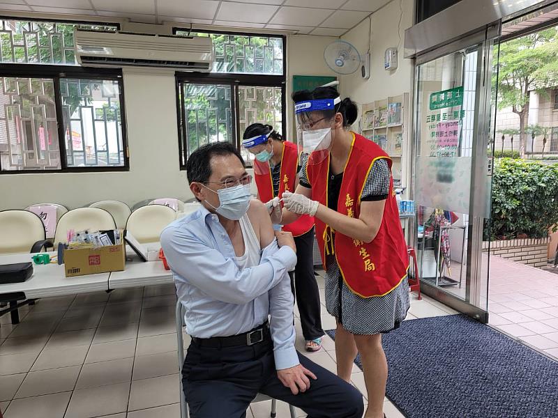 嘉縣公布498人確診 翁章梁今接種第4劑
