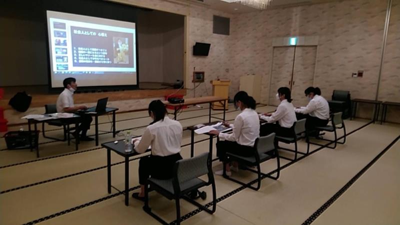 南臺科技大學應用日語系學生參加111年學海築夢日本暑期海外實習，參加日本企業召開的說明會和職前訓練之情形。
